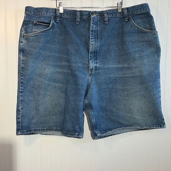 Wrangler Jeans Shorts Mens 48X9.5 Relaxed Fit Blue Pockets - Picture 1 of 10